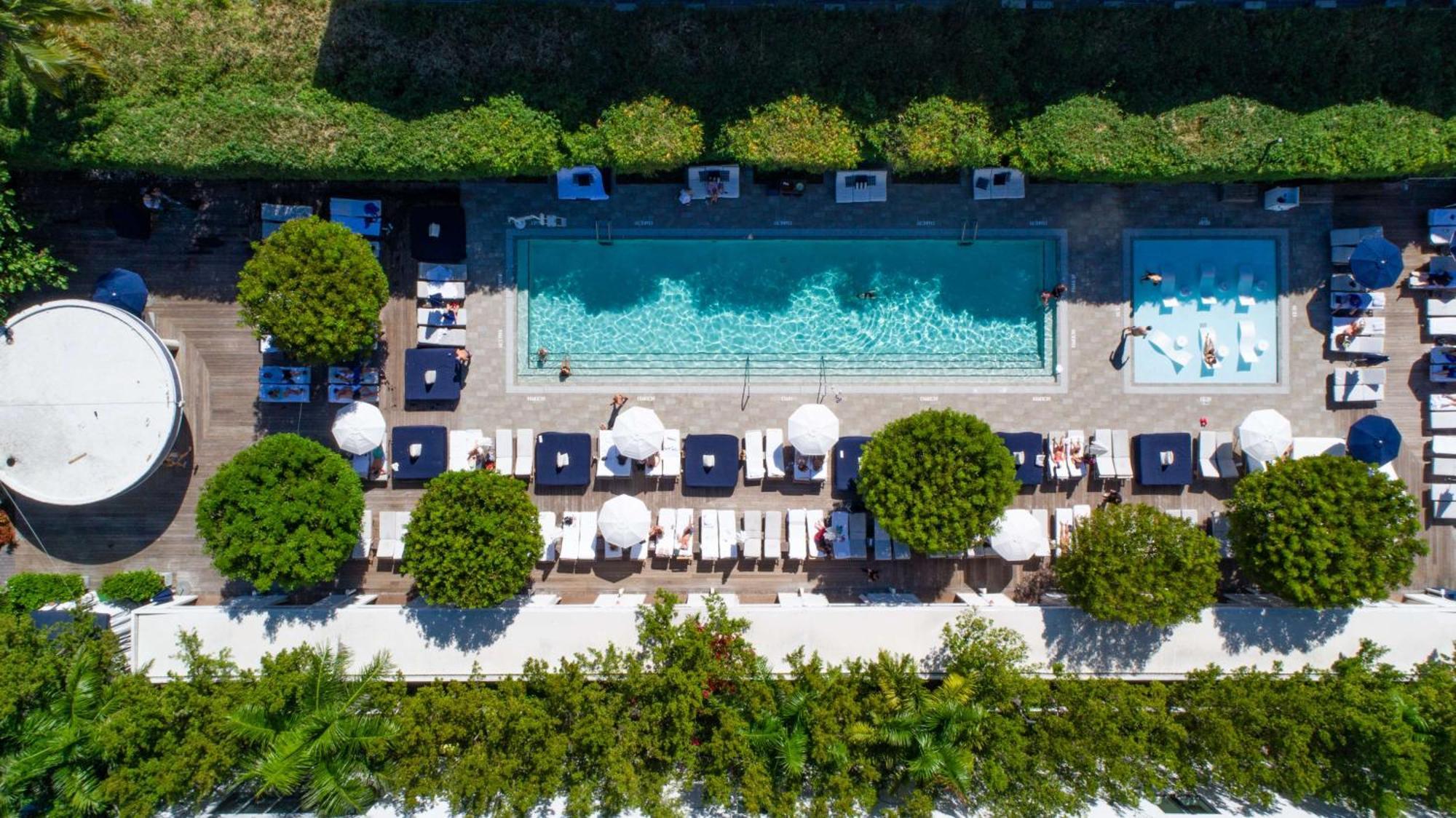 นอติลุส บาย อาร์โล Hotel ไมอามีบีช ภายนอก รูปภาพ Aerial view of the pool at the Beverly Hills Hotel